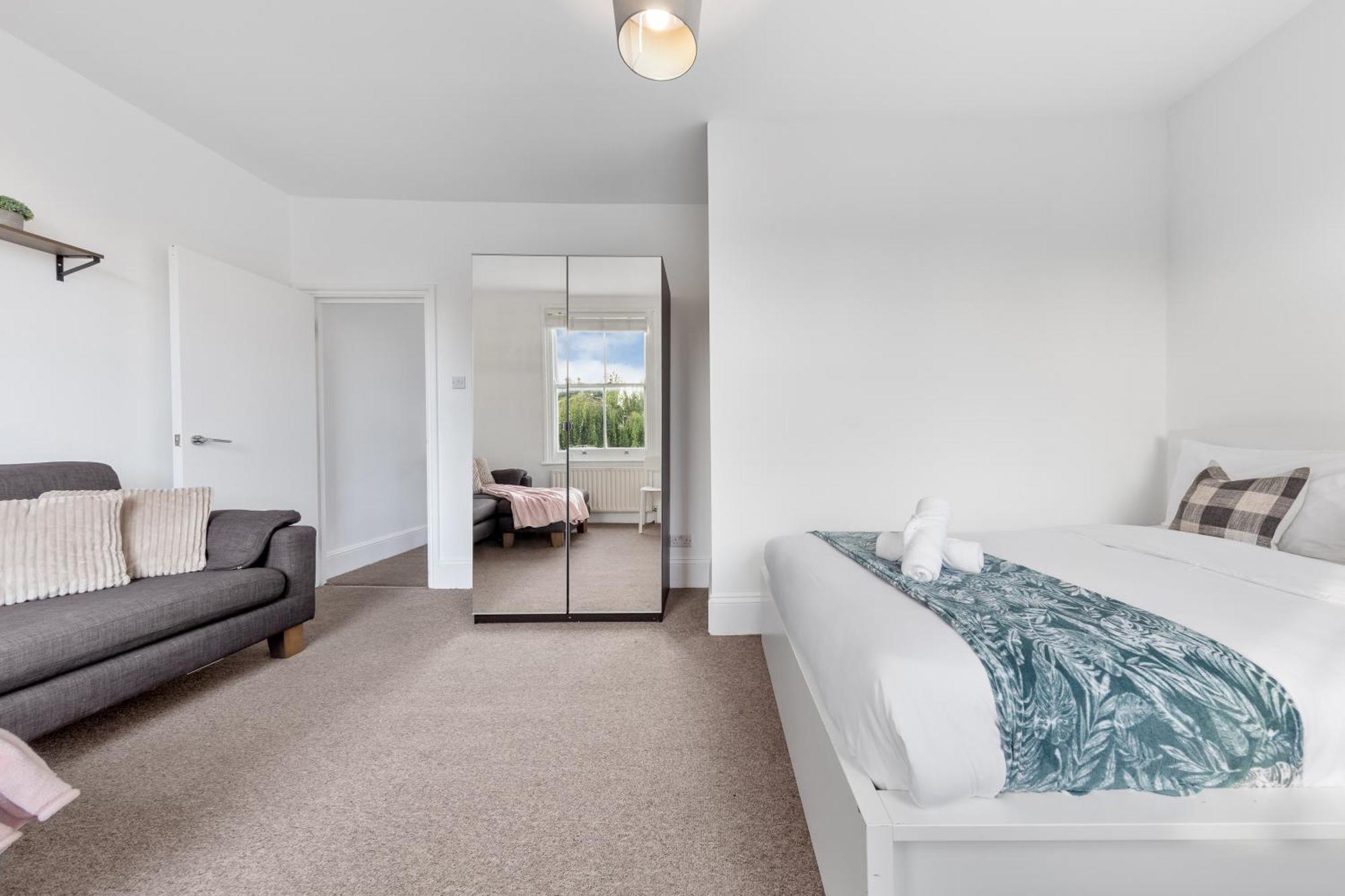Luxury 4 Bedroom Flat With Stunning Shard View From Terrace In Central London! Next To Station, Sleeps 9 Kültér fotó