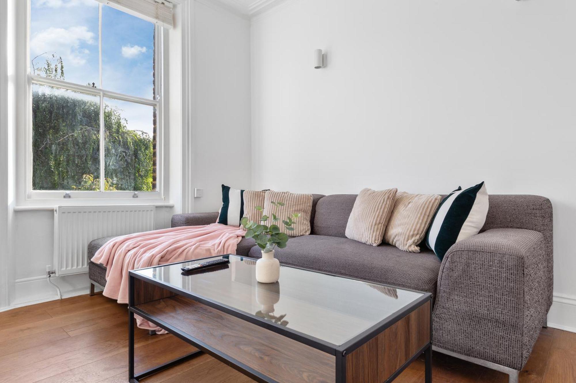 Luxury 4 Bedroom Flat With Stunning Shard View From Terrace In Central London! Next To Station, Sleeps 9 Kültér fotó