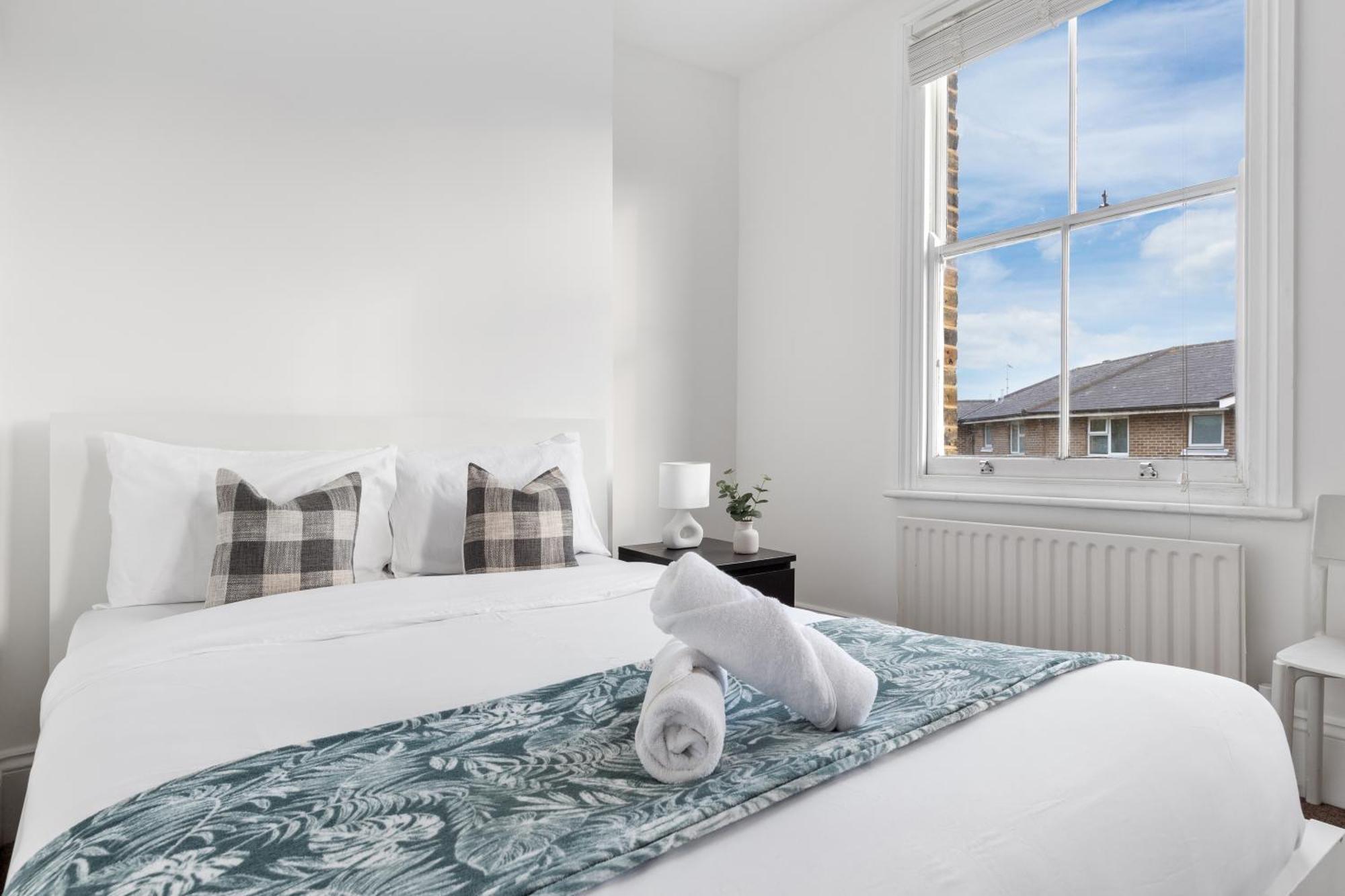 Luxury 4 Bedroom Flat With Stunning Shard View From Terrace In Central London! Next To Station, Sleeps 9 Kültér fotó