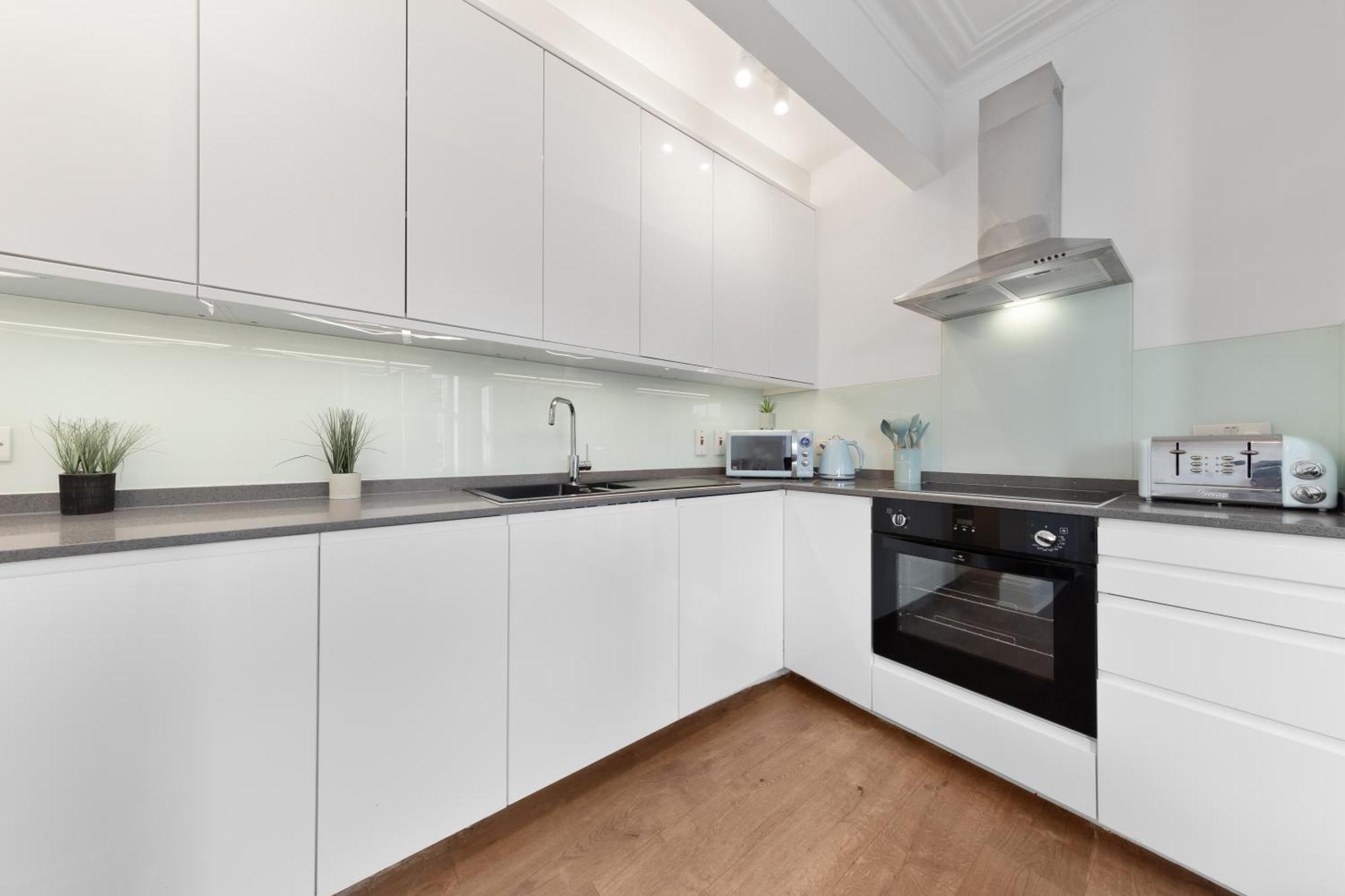 Luxury 4 Bedroom Flat With Stunning Shard View From Terrace In Central London! Next To Station, Sleeps 9 Kültér fotó