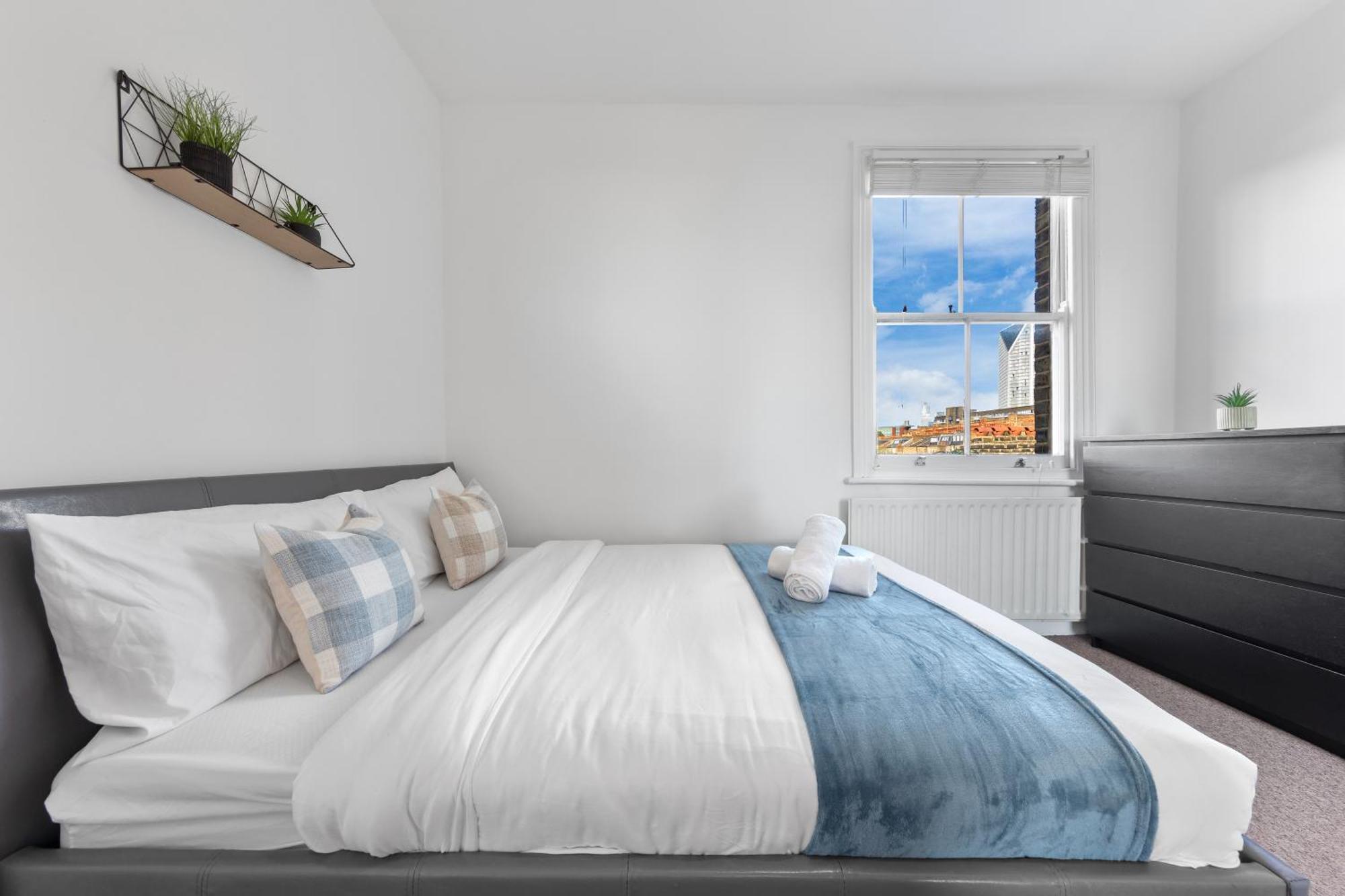 Luxury 4 Bedroom Flat With Stunning Shard View From Terrace In Central London! Next To Station, Sleeps 9 Kültér fotó