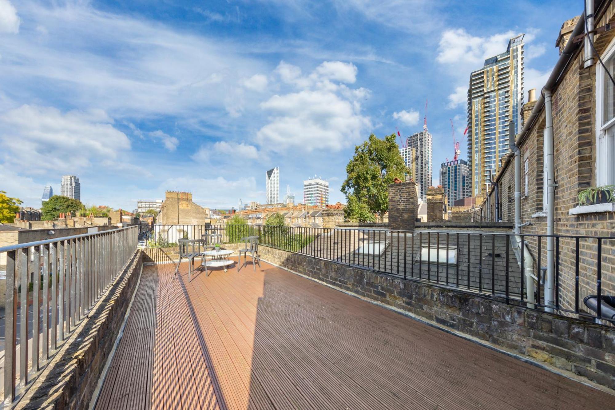 Luxury 4 Bedroom Flat With Stunning Shard View From Terrace In Central London! Next To Station, Sleeps 9 Kültér fotó