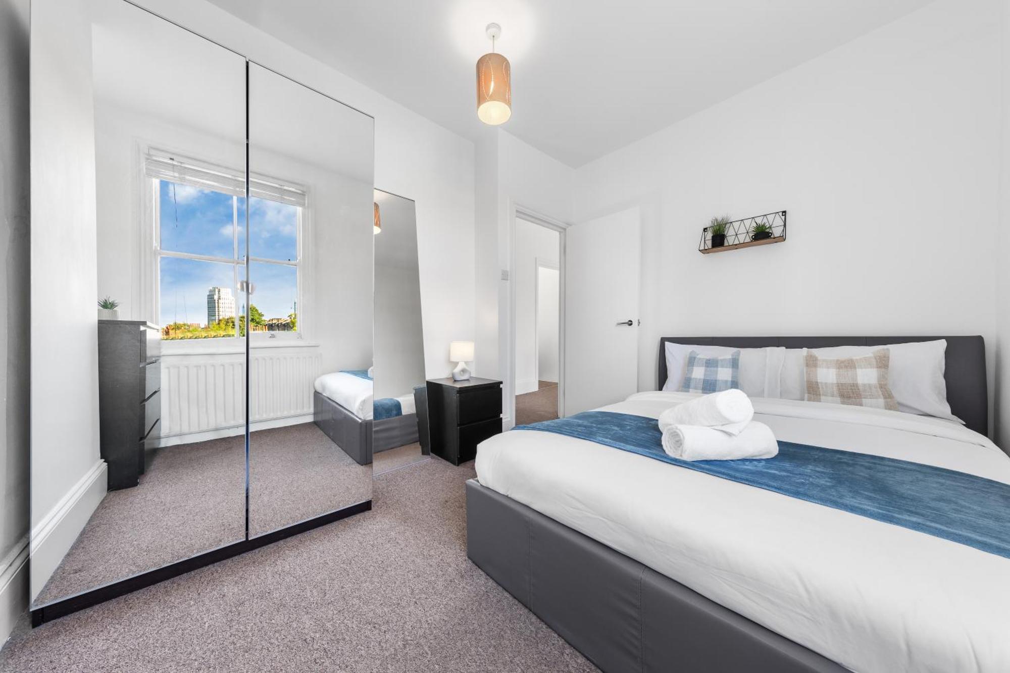 Luxury 4 Bedroom Flat With Stunning Shard View From Terrace In Central London! Next To Station, Sleeps 9 Kültér fotó