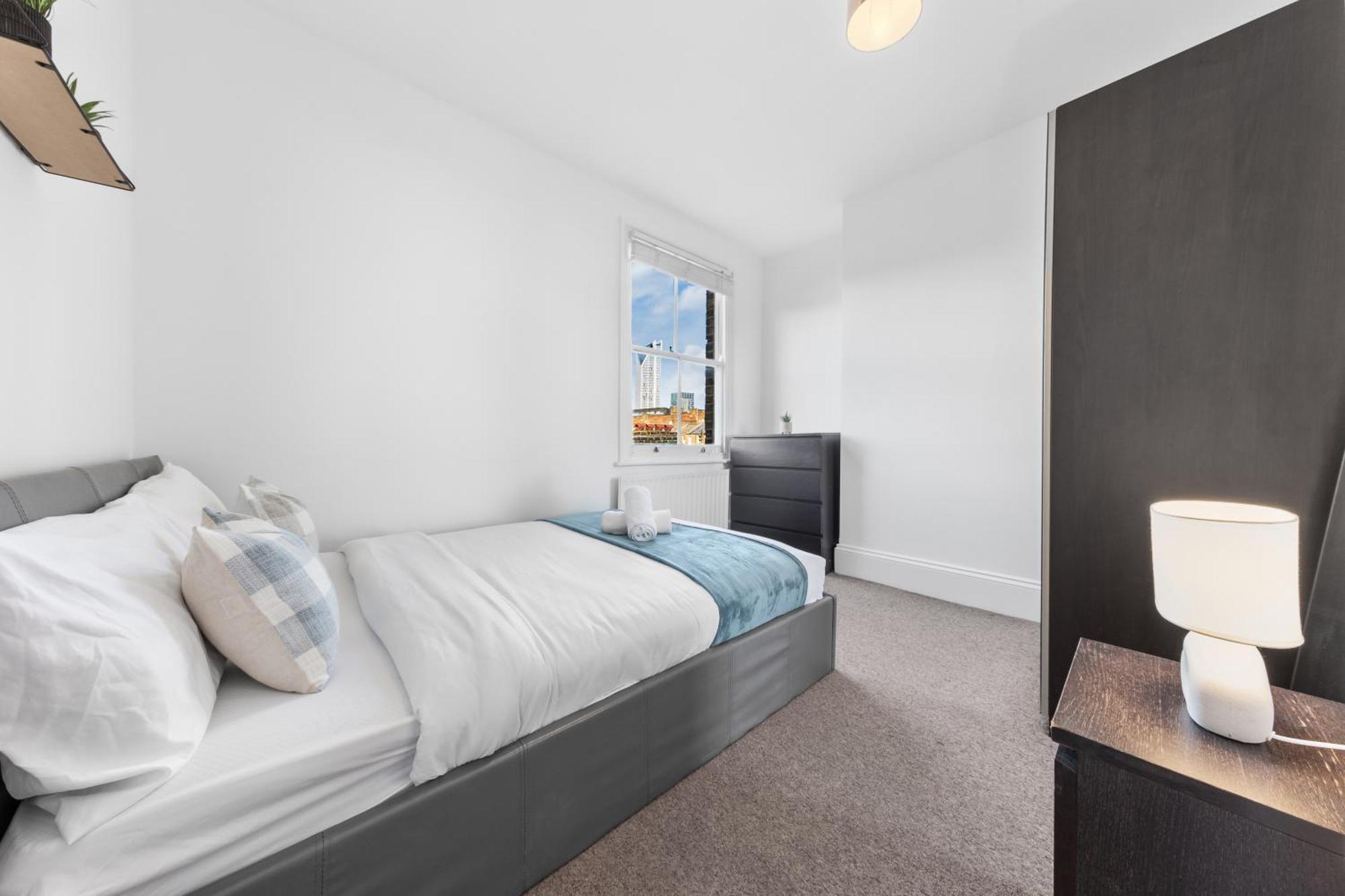 Luxury 4 Bedroom Flat With Stunning Shard View From Terrace In Central London! Next To Station, Sleeps 9 Kültér fotó