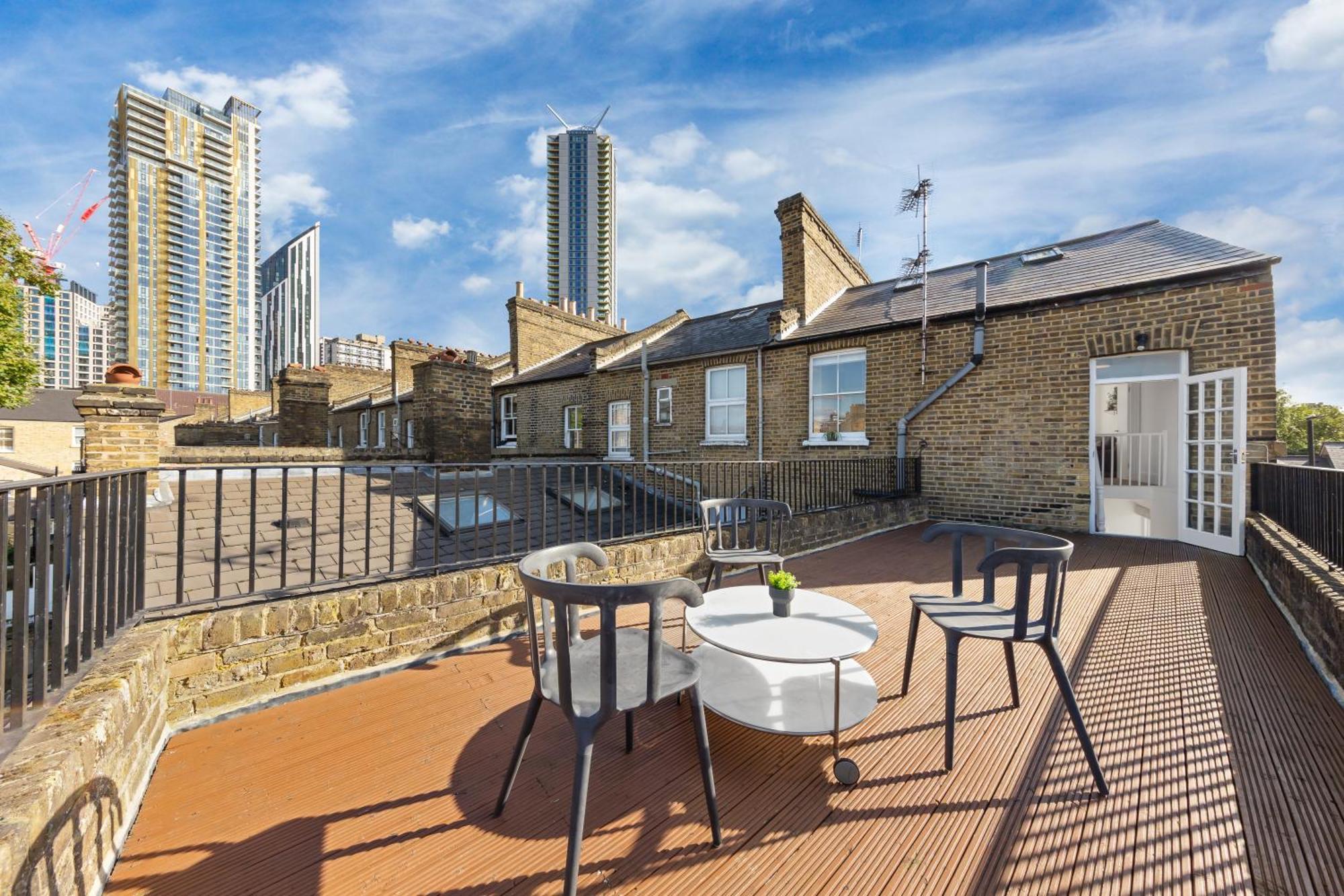 Luxury 4 Bedroom Flat With Stunning Shard View From Terrace In Central London! Next To Station, Sleeps 9 Kültér fotó