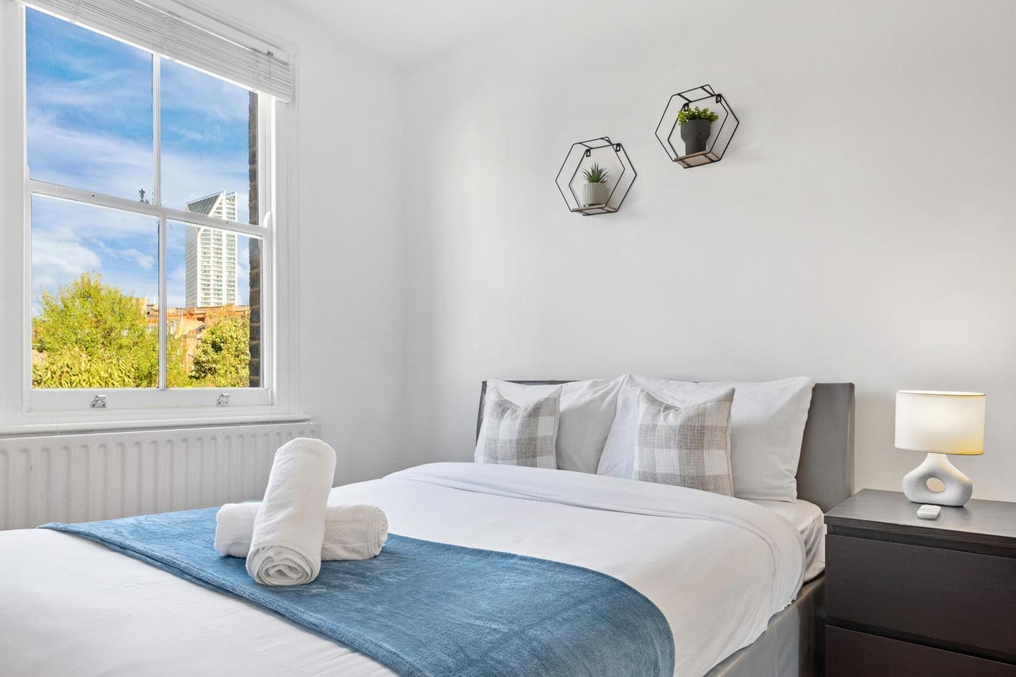 Luxury 4 Bedroom Flat With Stunning Shard View From Terrace In Central London! Next To Station, Sleeps 9 Kültér fotó
