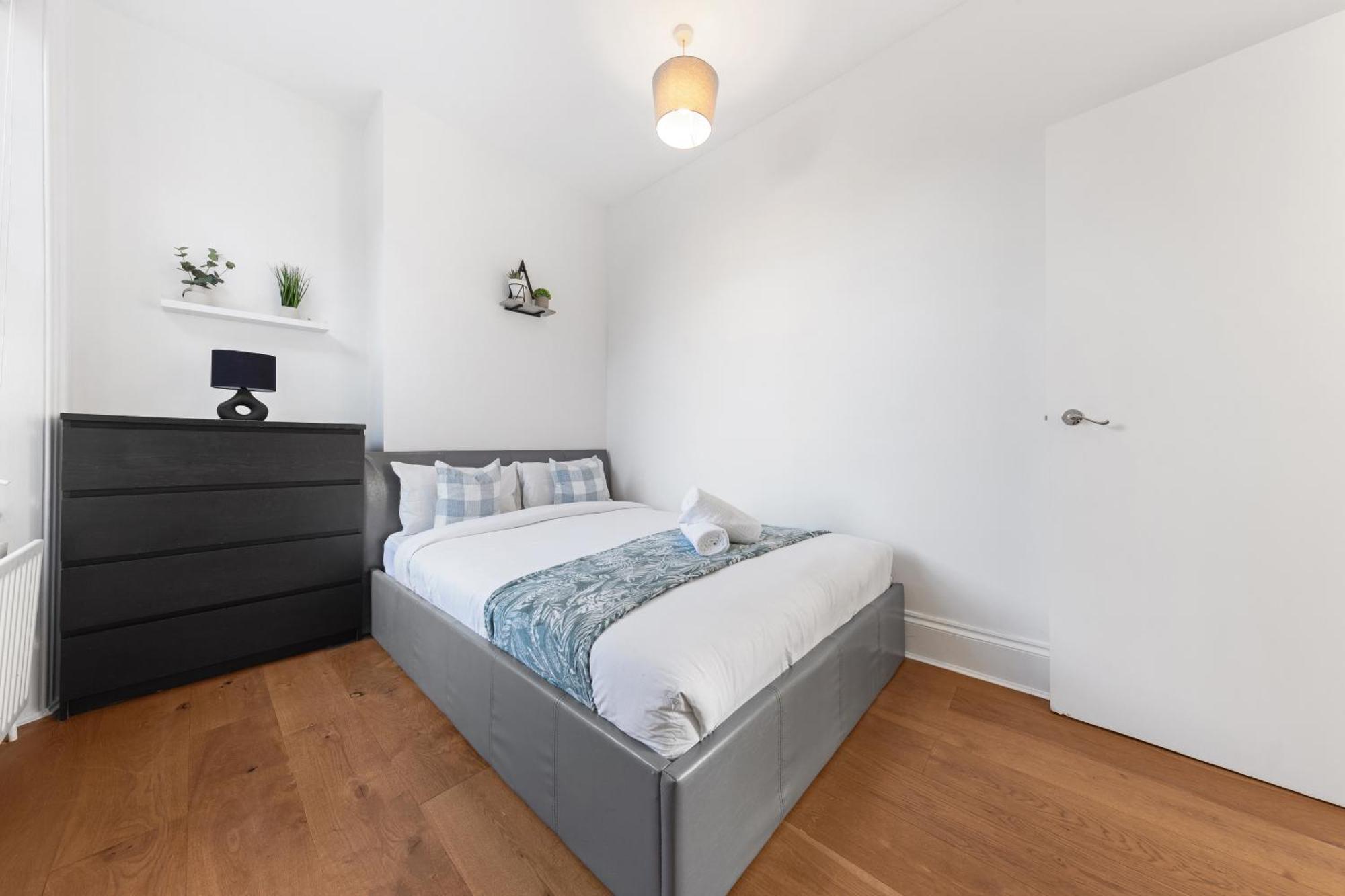 Luxury 4 Bedroom Flat With Stunning Shard View From Terrace In Central London! Next To Station, Sleeps 9 Kültér fotó