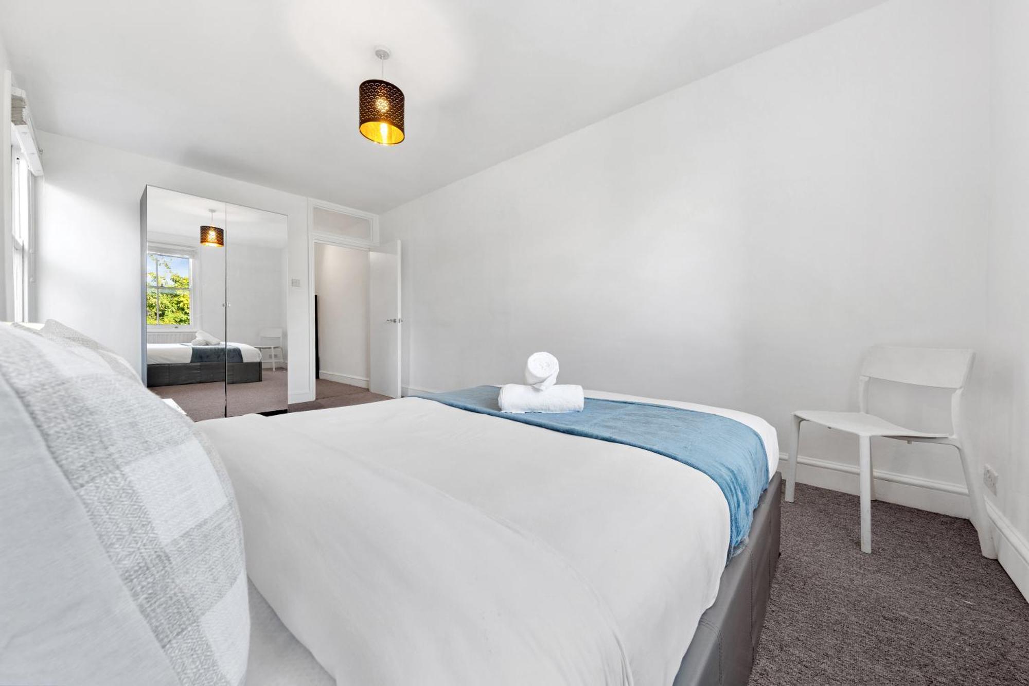 Luxury 4 Bedroom Flat With Stunning Shard View From Terrace In Central London! Next To Station, Sleeps 9 Kültér fotó