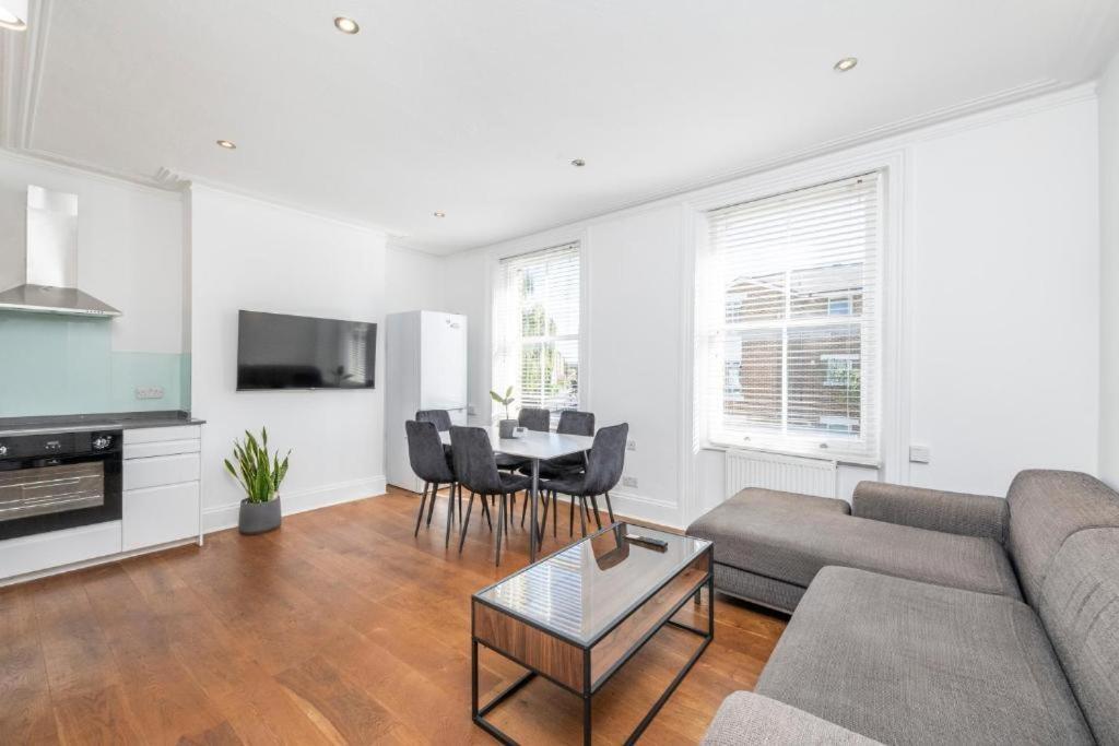 Luxury 4 Bedroom Flat With Stunning Shard View From Terrace In Central London! Next To Station, Sleeps 9 Szoba fotó