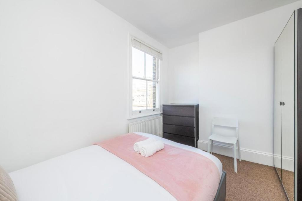 Luxury 4 Bedroom Flat With Stunning Shard View From Terrace In Central London! Next To Station, Sleeps 9 Szoba fotó