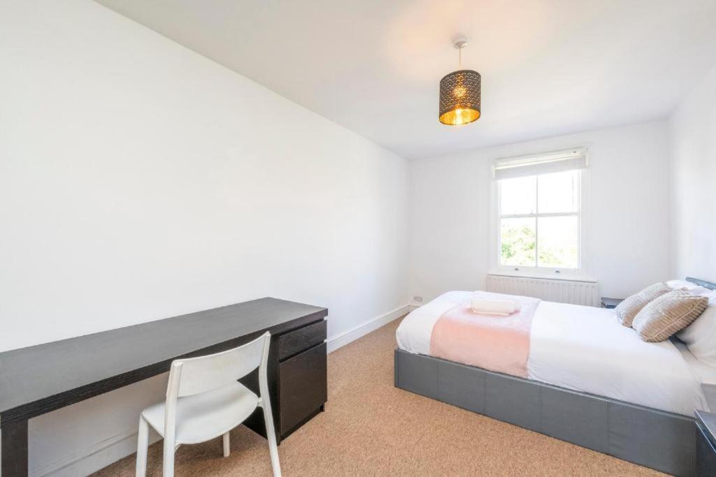 Luxury 4 Bedroom Flat With Stunning Shard View From Terrace In Central London! Next To Station, Sleeps 9 Szoba fotó