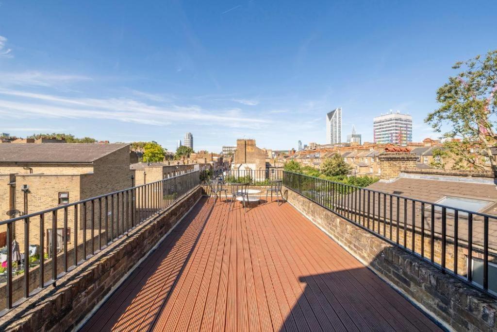 Luxury 4 Bedroom Flat With Stunning Shard View From Terrace In Central London! Next To Station, Sleeps 9 Szoba fotó