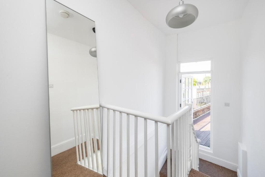 Luxury 4 Bedroom Flat With Stunning Shard View From Terrace In Central London! Next To Station, Sleeps 9 Szoba fotó